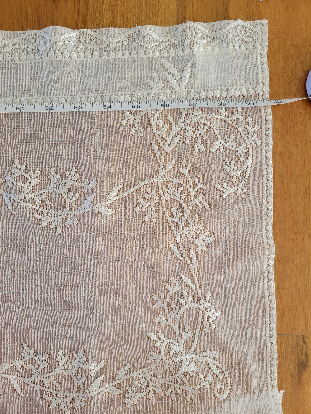 Set of six Lace Valance Curtains - Picture 3 of 7